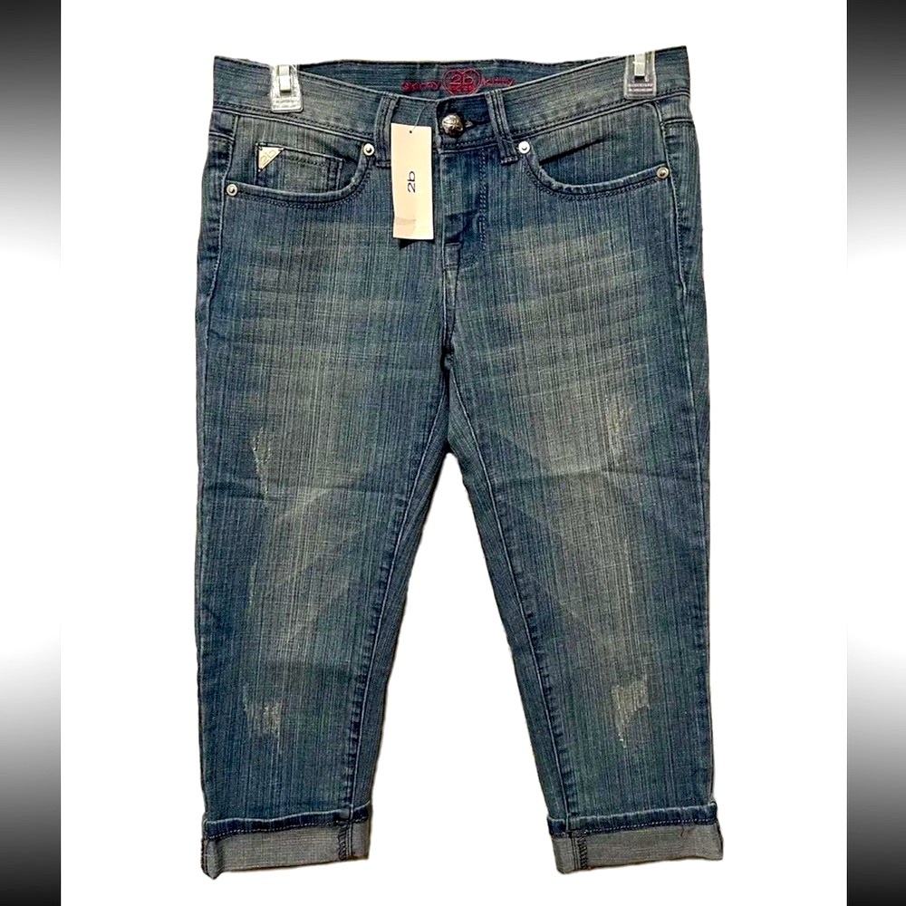 NWT 2b Bebe Womens Cuffed Capri Denim Jeans Logo Skinny Kitty Studded Sz 28 US 6